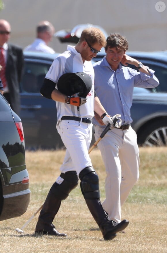 Le prince Harry à Coworth Park à Ascot le 30 juin 2018 lors de l'Audi Polo Challenge.