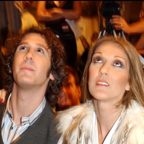 Josh Gorban et Céline Dion - La chanteuse reçoit le Diamond World Music Award à Las Vegas, en 2004