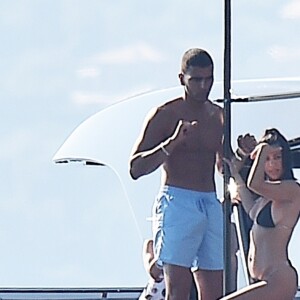 Exclusif - Kourtney Kardashian et son compagnon Younes Bendjima continuent leurs vacances à bord d'un yacht avec leurs amis à Portofino le 29 juin 2018.
