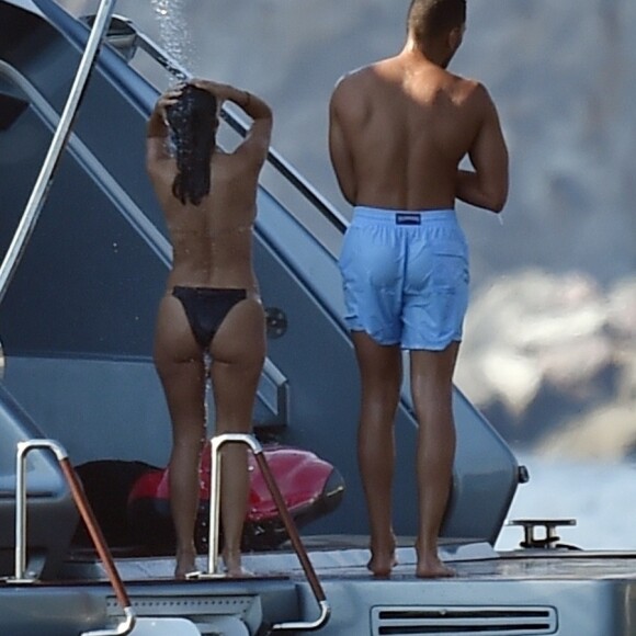 Exclusif - Kourtney Kardashian et son compagnon Younes Bendjima continuent leurs vacances à bord d'un yacht avec leurs amis à Portofino le 29 juin 2018.