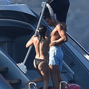 Exclusif - Kourtney Kardashian et son compagnon Younes Bendjima continuent leurs vacances à bord d'un yacht avec leurs amis à Portofino le 29 juin 2018.