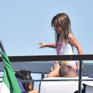 Kourtney Kardashian, Penelope Disick - Kourtney Kardashian profite de jolies vacances au soleil en compagnie de ses enfants et de son compagnon Younes Bendjima sur un yacht au large de Portofino en Italie, le 30 juin 2018