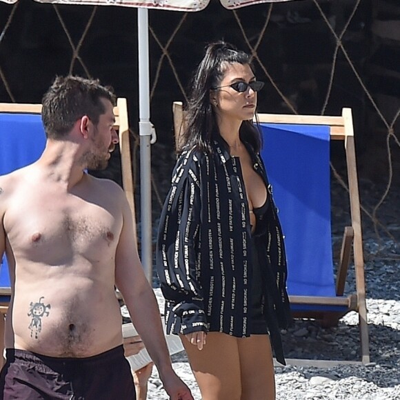 Exclusif - Kourtney Kardashian profite de jolies vacances au soleil en compagnie de ses enfants et de son compagnon Younes Bendjima sur un yacht au large de Portofino en Italie. La petite famille et les amis se sont arrêtés manger au restaurant Giorgio en bord de mer. Le 30 juin 2018