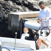 Exclusif - Kourtney Kardashian profite de jolies vacances au soleil en compagnie de ses enfants et de son compagnon Younes Bendjima sur un yacht au large de Portofino en Italie. La petite famille et les amis se sont arrêtés manger au restaurant Giorgio en bord de mer. Le 30 juin 2018