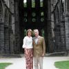 Le roi Philippe et la reine Mathilde de Belgique devant les photographes de presse le 24 juin 2018 à l'occasion d'une visite des ruines de l'abbaye de Villers-la-Ville.