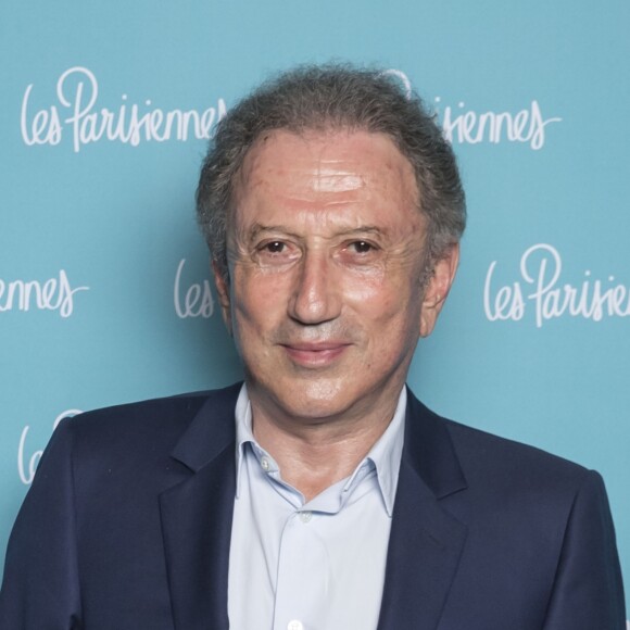 Exclusif - Michel Drucker - Photocall de la première du spectacle "Les Parisiennes" aux Folies Bergères à Paris le 24 mai 2018. © Olivier Borde - Pierre Perusseau/Bestimage