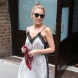 Kylie Minogue quitte son hôtel et part faire du shopping à New York, le 27 juin 2018.