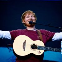 Ed Sheeran, seul face à 80 000 personnes, épate au Stade de France