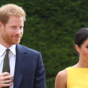 Le prince Harry, duc de Sussex, et Meghan Markle, duchesse de Sussex, assistent à la réception du "Your Commonwealth Youth Challenge" au Marlborough House à Londres, le 5 juillet 2018.