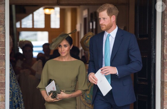 La duchesse Meghan de Sussex (Meghan Markle), en robe Ralph Lauren, et le prince Harry au baptême du prince Louis de Cambridge, troisième enfant du prince William et de la duchesse Catherine, le 9 juillet 2018 en la chapelle royale du palais St James à Londres.