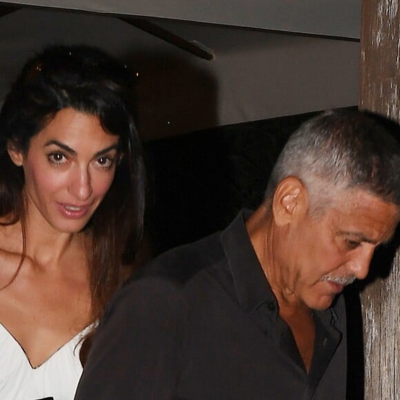 Exclusif - George Clooney et sa femme Amal Alamuddin Clooney sont allés diner en amoureux au restaurant La Tavernetta à Porto San Paolo en Italie, le 30 juin 2018