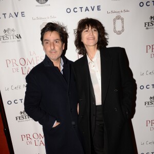 Exclusif - Yvan Attal et sa compagne Charlotte Gainsbourg - After-party du film "La Promesse de l'Aube" d'Eric Barbier" au restaurant Le Café Marly à Paris, France, le 12 décembre 2017. Evènement organisé par Five Eyes Production. © Rachid Bellak/Bestimage Exclusive