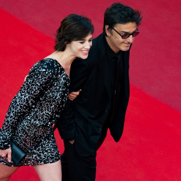 Charlotte Gainsbourg et son compagnon Yvan Attal à la montée des marches du film "How to Talk With Girls at Parties" lors du 70ème Festival International du Film de Cannes, le 21 mai 2017.