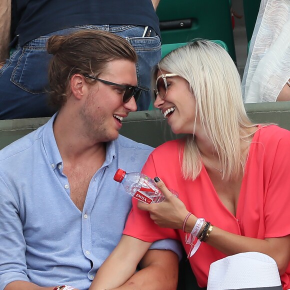 La divine Alexandra Rosenfeld (Miss France 2006) et son compagnon Tom Lamb dans les tribunes des internationaux de tennis de Roland Garros à Paris, France, le 3 juin 2018. © Dominique Jacovides - Cyril Moreau/Bestimage