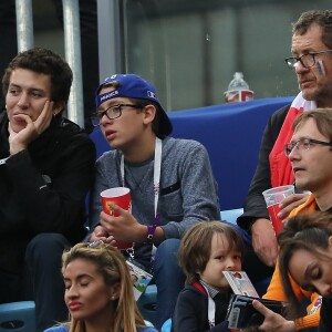 Dany Boon et ses fils Mehdi Boon et Eytan Boon - Célébrités dans les tribunes lors de la demi-finale de la coupe du monde opposant la France à la Belgique à Saint-Pétersbourg, Russie, le 10 juillet 2018. La France a gagné 1-0. © Cyril Moreau/Bestimage