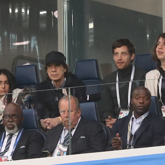 Mick Jagger et ses fils James et Lucas Jagger - Célébrités dans les tribunes lors de la demi-finale de la coupe du monde opposant la France à la Belgique à Saint-Pétersbourg, Russie, le 10 juillet 2018. La France a gagné 1-0. © Cyril Moreau/Bestimage