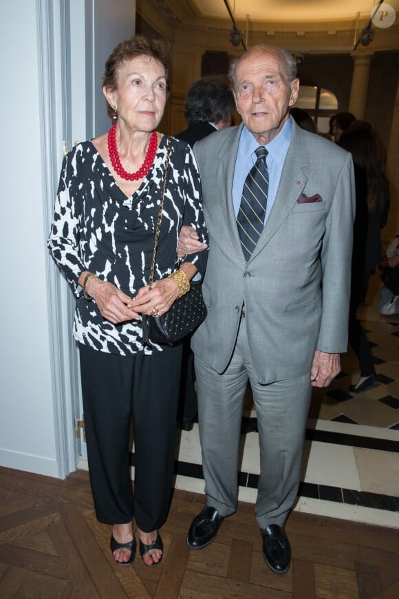 La princesse Maria Pia de Savoie et le prince Michel de Bourbon-Parme le 29 juin 2015 à Paris lors de la dédicace de l'ouvrage de Marisa Berenson "Elsa Shiaparelli's Private Album" chez Christie's.