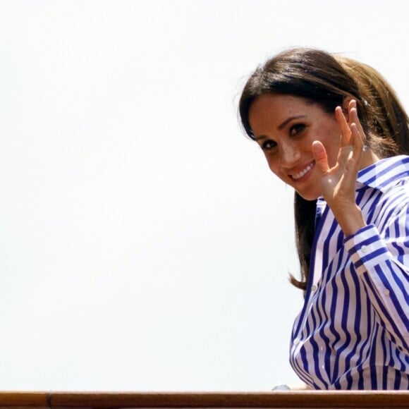 La duchesse Catherine de Cambridge (Kate Middleton) et la duchesse Meghan de Sussex (Meghan Markle) arrivant à Wimbledon le 14 juillet 2018, quelques dizaines de minutes avant le début de la finale dames opposant Serena Williams et Angelique Kerber.