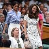 La duchesse Catherine de Cambridge (Kate Middleton) et la duchesse Meghan de Sussex (Meghan Markle) dans la royal box à Wimbledon le 14 juillet 2018.