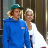 Justin Bieber et sa fiancée Hailey Baldwin sont allés faire du shopping chez Empire Stores avant d'aller diner en amoureux à New York. Le couple s'embrasse et se câline dans la voiture à la sortie du magasin. Le 12 juillet 2018
