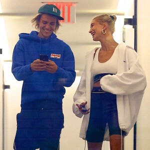 Justin Bieber et sa fiancée Hailey Baldwin sont allés faire du shopping chez Empire Stores avant d'aller diner en amoureux à New York. Le couple s'embrasse et se câline dans la voiture à la sortie du magasin. Le 12 juillet 2018