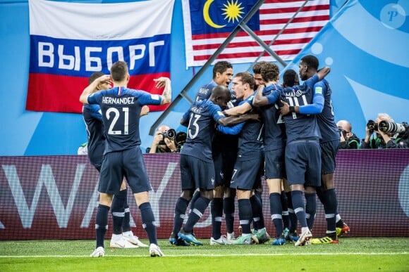 La joie de l'équipe de France après sa victoire en demi-finale de la coupe du monde 2018 contre la Belgique à Saint-Pétersbourg le 10 juillet 2018