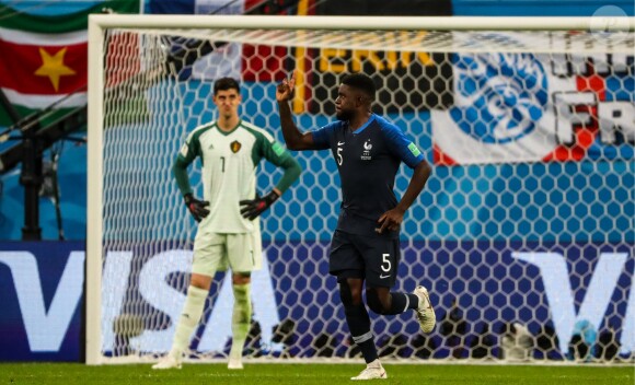 Thibaut Courtois face à Samuel Umtiti lors du match France - Belgique, le 10 juillet 2018.