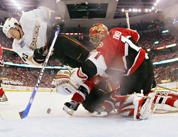 Ray Emery sous les couleurs des Ottawa Senators le 4 juin 2007 en finale de la Stanley Cup.