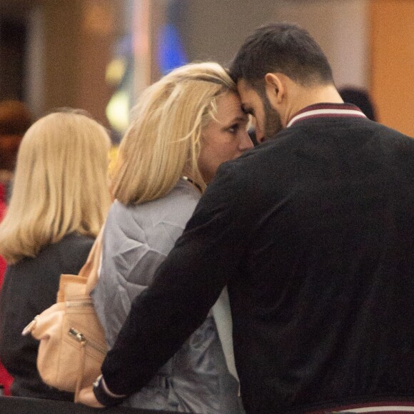 Exclusif - Britney Spears et son compagnon Sam Asghari arrivent à l'aéroport de New York (JFK) le 13 mai 2018.