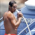 Rafael Nadal en vacances sur un yacht avec des amis à Ibiza, le 17 juillet 2018.