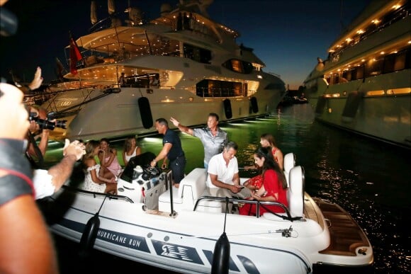 Sylvester Stallone a dîné dans la pizzeria Marcellino avec sa femme Jennifer Flavin et ses trois filles Sistine, Sophia et Scarlet avant de rejoindre son yacht le "Hurricane Run" sur le port de Saint-Tropez le 12 juillet 2018.