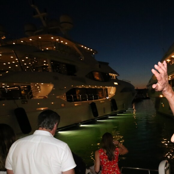 Sylvester Stallone a dîné dans la pizzeria Marcellino avec sa femme Jennifer Flavin et ses trois filles Sistine, Sophia et Scarlet avant de rejoindre son yacht le "Hurricane Run" sur le port de Saint-Tropez le 12 juillet 2018.