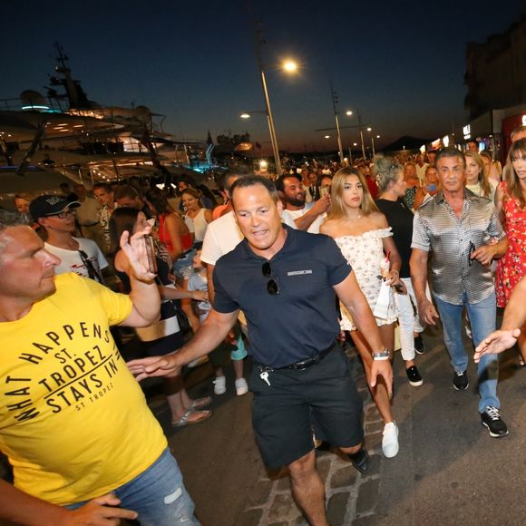 Sylvester Stallone a dîné dans la pizzeria Marcellino avec sa femme Jennifer Flavin et ses trois filles Sistine, Sophia et Scarlet avant de rejoindre son yacht le "Hurricane Run" sur le port de Saint-Tropez le 12 juillet 2018.