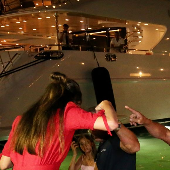 Sylvester Stallone a dîné dans la pizzeria Marcellino avec sa femme Jennifer Flavin et ses trois filles Sistine, Sophia et Scarlet avant de rejoindre son yacht le "Hurricane Run" sur le port de Saint-Tropez le 12 juillet 2018.
