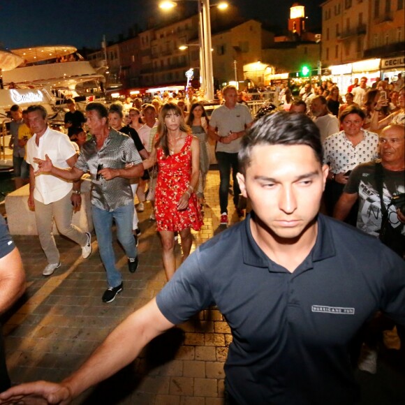 Sylvester Stallone a dîné dans la pizzeria Marcellino avec sa femme Jennifer Flavin et ses trois filles Sistine, Sophia et Scarlet avant de rejoindre son yacht le "Hurricane Run" sur le port de Saint-Tropez le 12 juillet 2018.