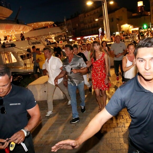 Sylvester Stallone a dîné dans la pizzeria Marcellino avec sa femme Jennifer Flavin et ses trois filles Sistine, Sophia et Scarlet avant de rejoindre son yacht le "Hurricane Run" sur le port de Saint-Tropez le 12 juillet 2018.