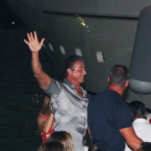 Sylvester Stallone a dîné dans la pizzeria Marcellino avec sa femme Jennifer Flavin et ses trois filles Sistine, Sophia et Scarlet avant de rejoindre son yacht sur le port de Saint-Tropez le 12 juillet 2018.