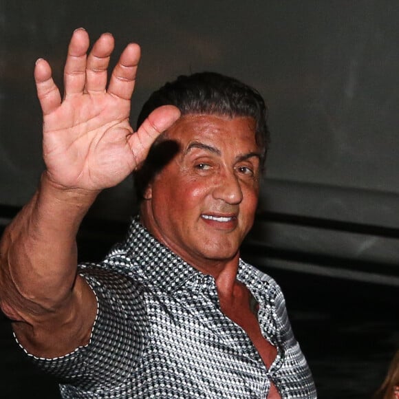 Sylvester Stallone a dîné dans la pizzeria Marcellino avec sa femme Jennifer Flavin et ses trois filles Sistine, Sophia et Scarlet avant de rejoindre son yacht sur le port de Saint-Tropez le 12 juillet 2018.