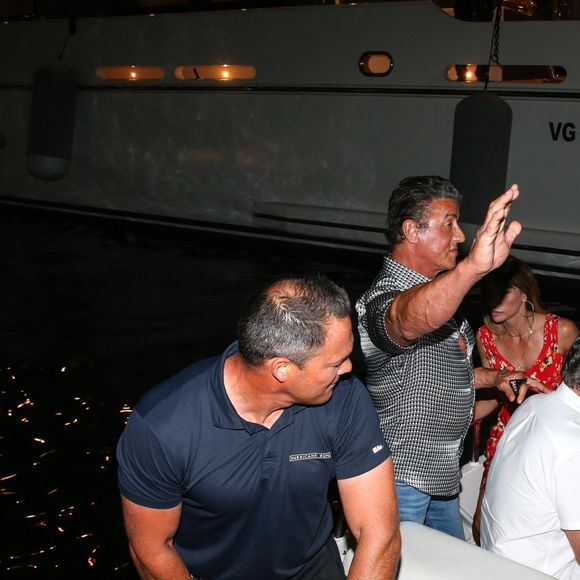 Sylvester Stallone a dîné dans la pizzeria Marcellino avec sa femme Jennifer Flavin et ses trois filles Sistine, Sophia et Scarlet avant de rejoindre son yacht sur le port de Saint-Tropez le 12 juillet 2018.