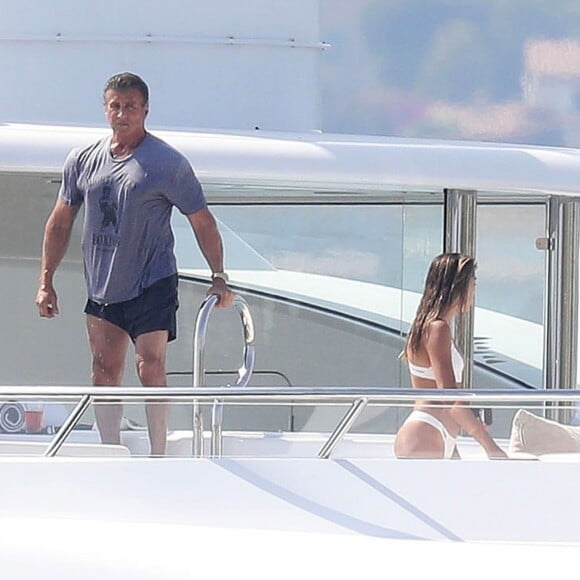 Sylvester Stallone avec sa femme Jennifer Flavin et leurs filles Sistine Rose, Sophia Rose et Scarlet Rose, passent leurs vacances sur un yacht dans le Cap d'Antibes. Le 14 juillet 2018