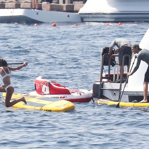 Sylvester Stallone avec sa femme Jennifer Flavin et leurs filles Sistine Rose, Sophia Rose et Scarlet Rose, passent leurs vacances sur un yacht dans le Cap d'Antibes. Le 14 juillet 2018