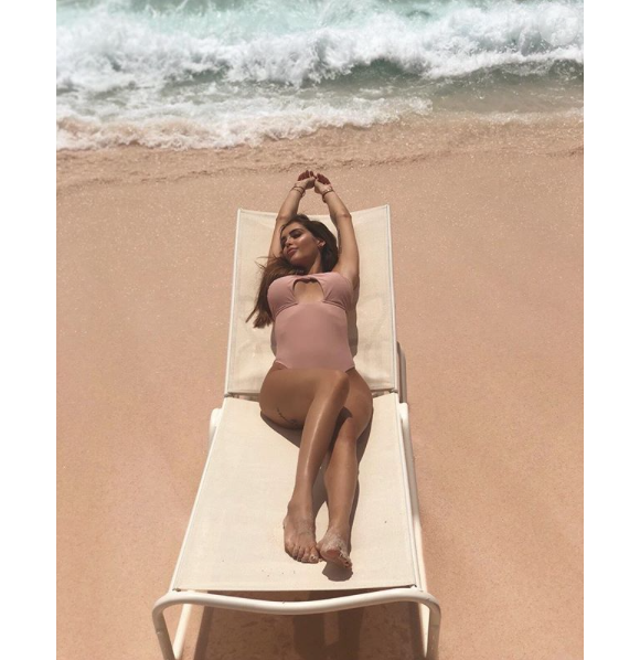 La star Nabilla sexy dans les Bermudes à la mi-juillet 2018.