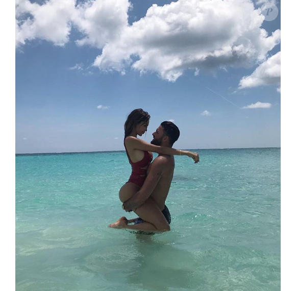 Nabilla sexy dans les Bermudes à la mi-juillet 2018 avec son chéri Thomas Vergara.