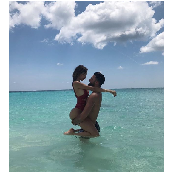 Nabilla sexy dans les Bermudes à la mi-juillet 2018 avec son chéri Thomas Vergara.