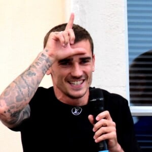 Antoine Griezmann venu remercier les supporters de sa ville natale de Mâcon, suite à la victoire de la coupe du monde de football 2018 sur le balcon de l'hôtel de ville de Mâcon le 20 juillet 2018 © Romain Doucelin / Bestimage