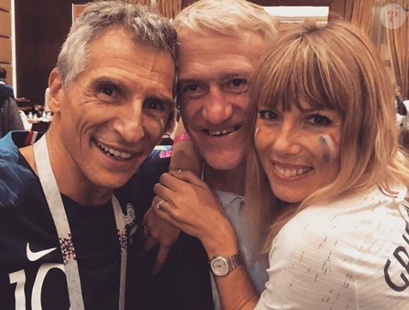 Nagui pose avec son ami Didier Deschamps et sa femme Mélanie Page lors de la Coupe du monde 2018. Instagram, juillet 2018.
