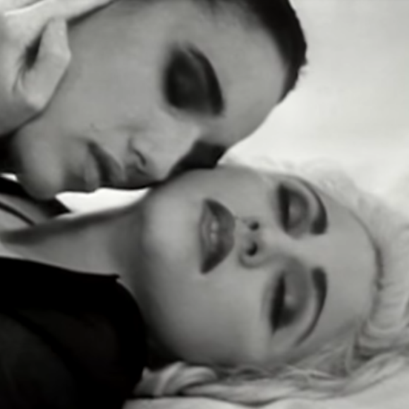 Madonna et Amanda Cazalet dans "Justify My Love", clip signé Jean-Baptiste Mondino en 1990.