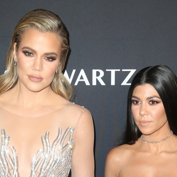 Khloe Kardashian et sa soeur Kourtney Kardashian - Gala 2016 "Angel Ball hosted by Gabrielle's Angel Foundation for Cancer Research", qui honore, entre autres, Robert Kardashian, au Cipriani Wall Street à New York, le 21 novembre 2016. 