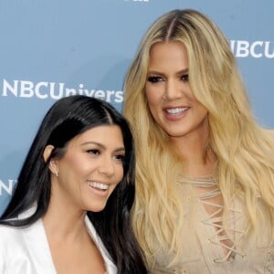 Khloe Kardashian et sa soeur Kourtney à la soirée NBCUniversal Upfront au Radio City Music Hall à New York, le 16 mai 2016