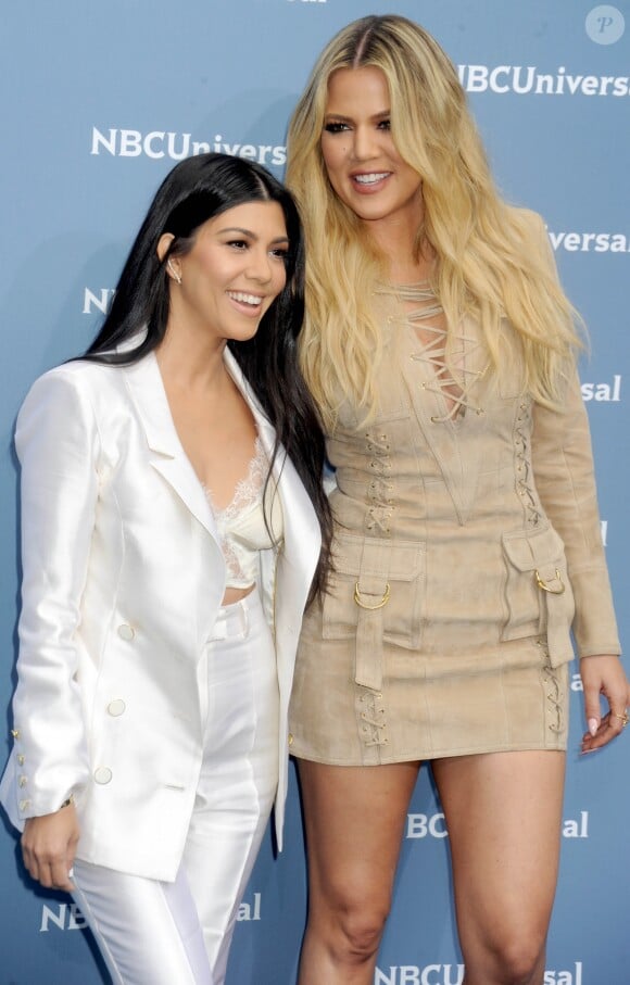Khloe Kardashian et sa soeur Kourtney à la soirée NBCUniversal Upfront au Radio City Music Hall à New York, le 16 mai 2016